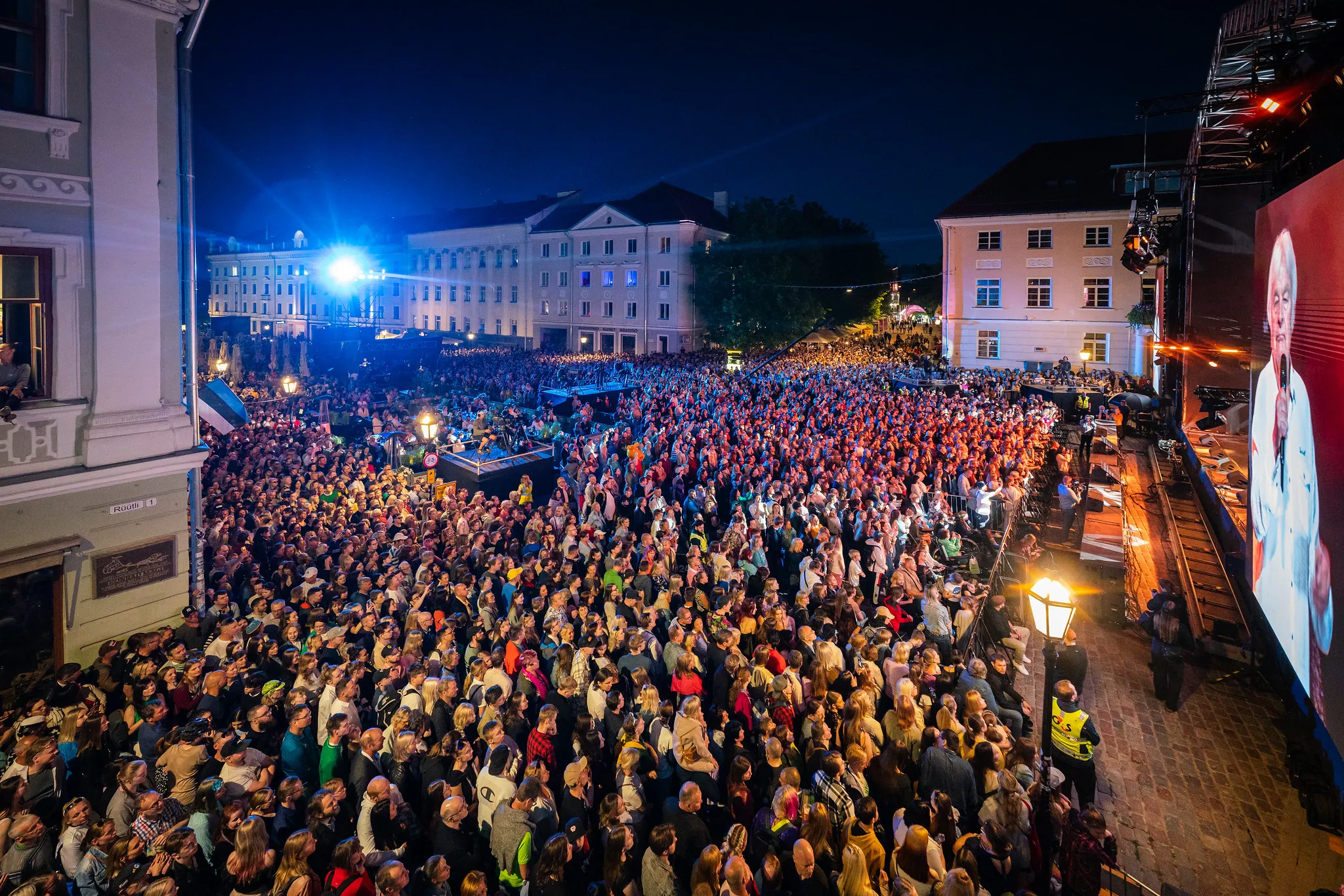 Suudlevale Tartule tuli tuhandeid pealtvaatajaid