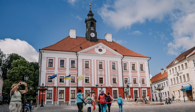 Turistid Raekoja platsis
