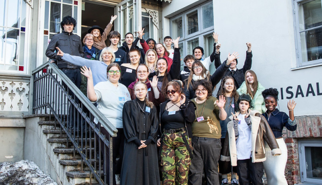 Baltic Circular Threads