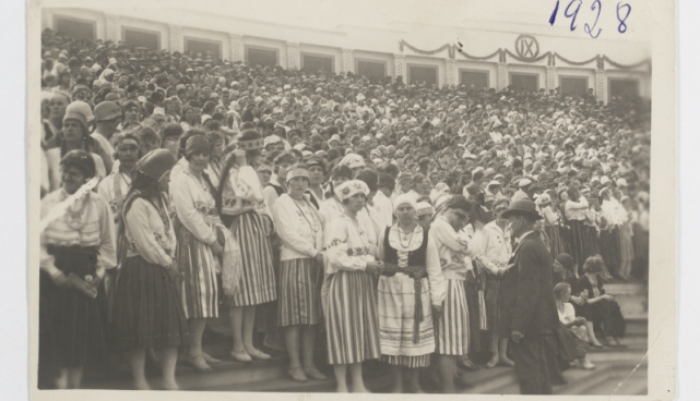 Fotol IX Üldlaulupidu 1928. aastal, ERMi fotokogu 2977:179.