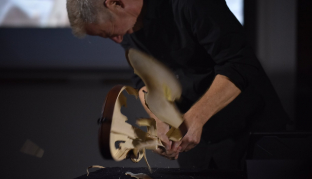 Draama festival avatakse Tartu keskpargis George Kentrose performance'iga