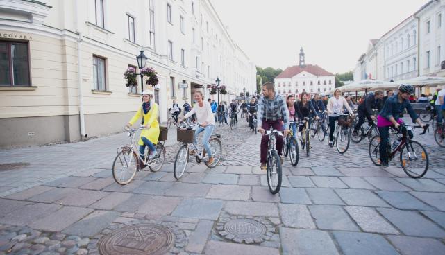 Jalgratturid raekoja platsil