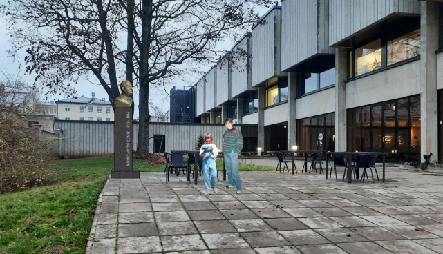Võidutöö (fotomontaaž), mille autor skulptor Paul Mänd.