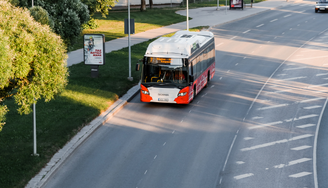 Tartu linnaliinibuss peatuses
