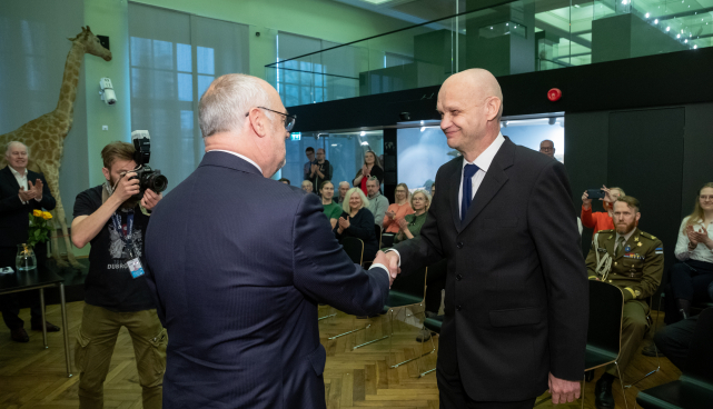 Eesti Vabariigi president Alar Karis andis üle esimesed Gottfried Albrecht Germanni märgid