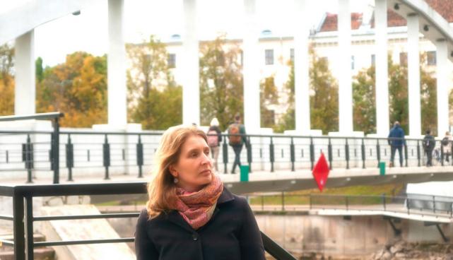 Fotol linnakirjanik Carolina Pihelgas